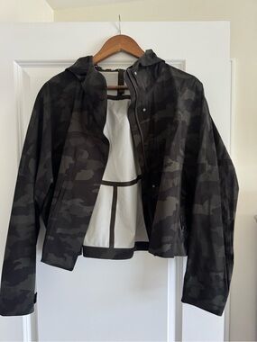 Lululemon Women’s Camouflage Hooded Rain Jacket